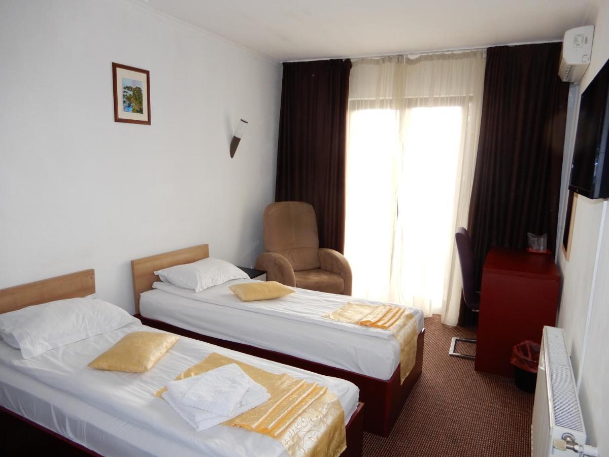Rhc Royal Hotel ออราแด ภายนอก รูปภาพ