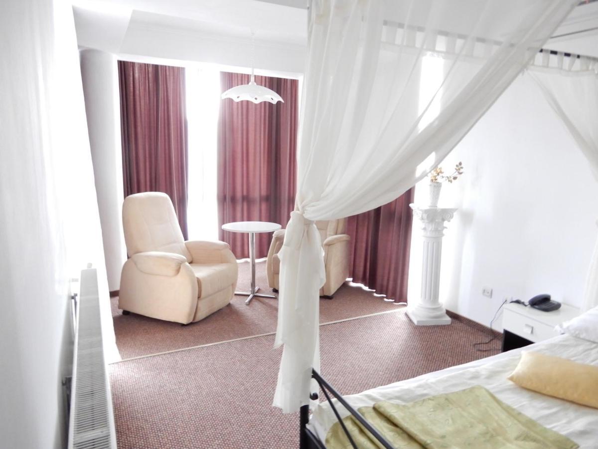 Rhc Royal Hotel ออราแด ภายนอก รูปภาพ