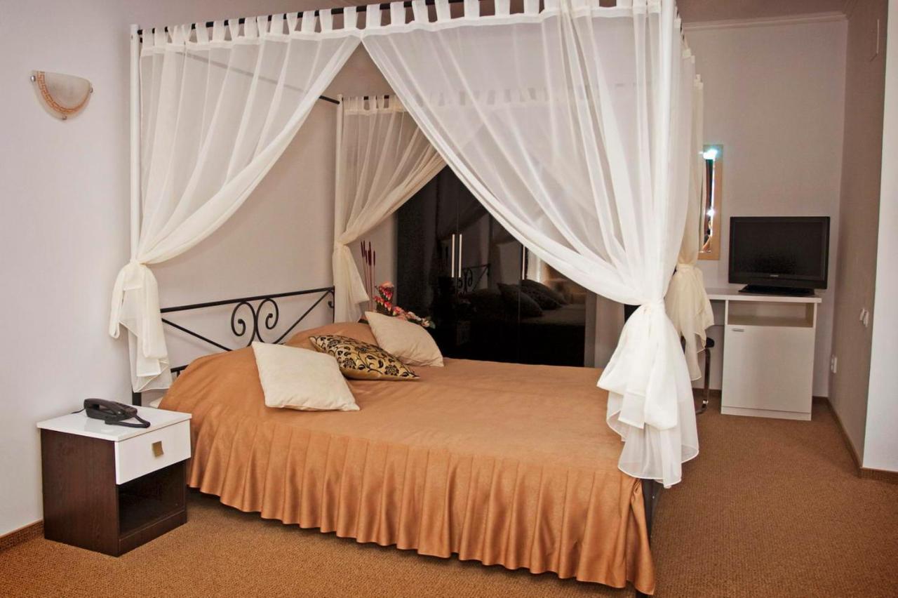 Rhc Royal Hotel ออราแด ภายนอก รูปภาพ