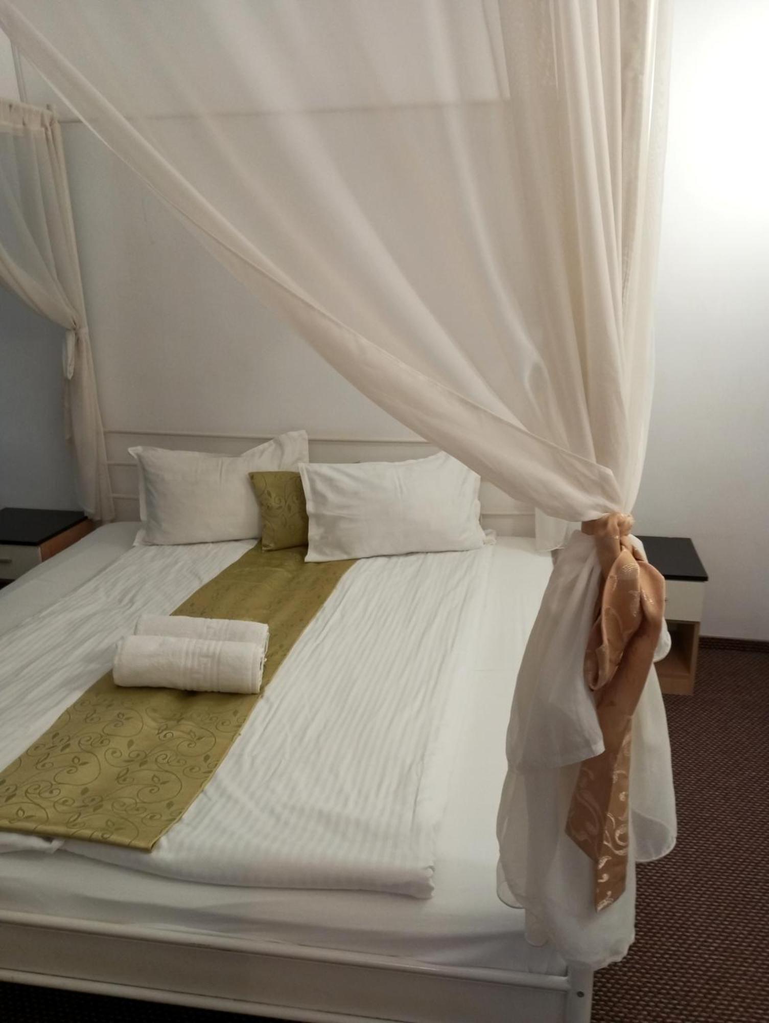 Rhc Royal Hotel ออราแด ภายนอก รูปภาพ