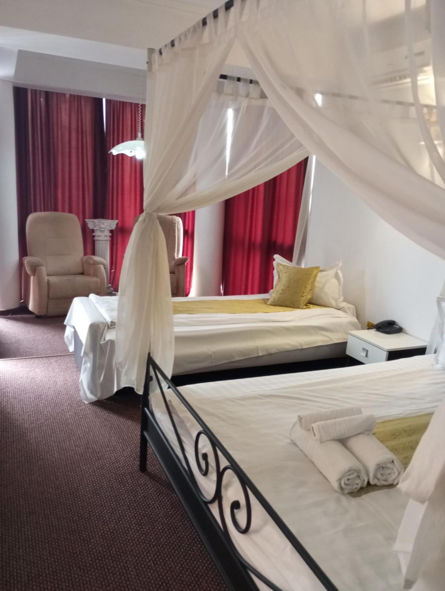 Rhc Royal Hotel ออราแด ภายนอก รูปภาพ