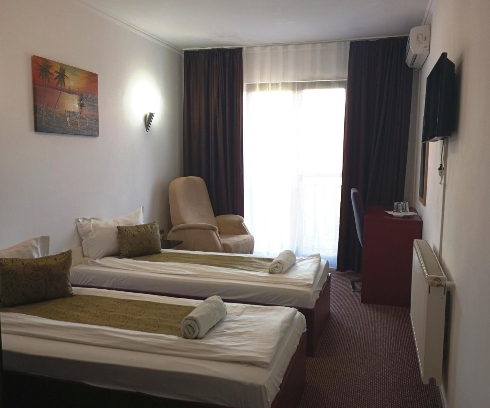 Rhc Royal Hotel ออราแด ภายนอก รูปภาพ