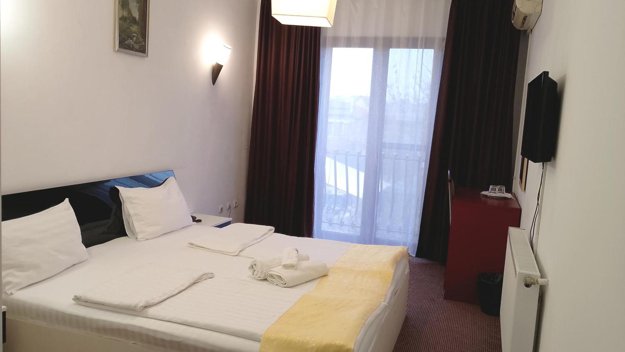 Rhc Royal Hotel ออราแด ภายนอก รูปภาพ