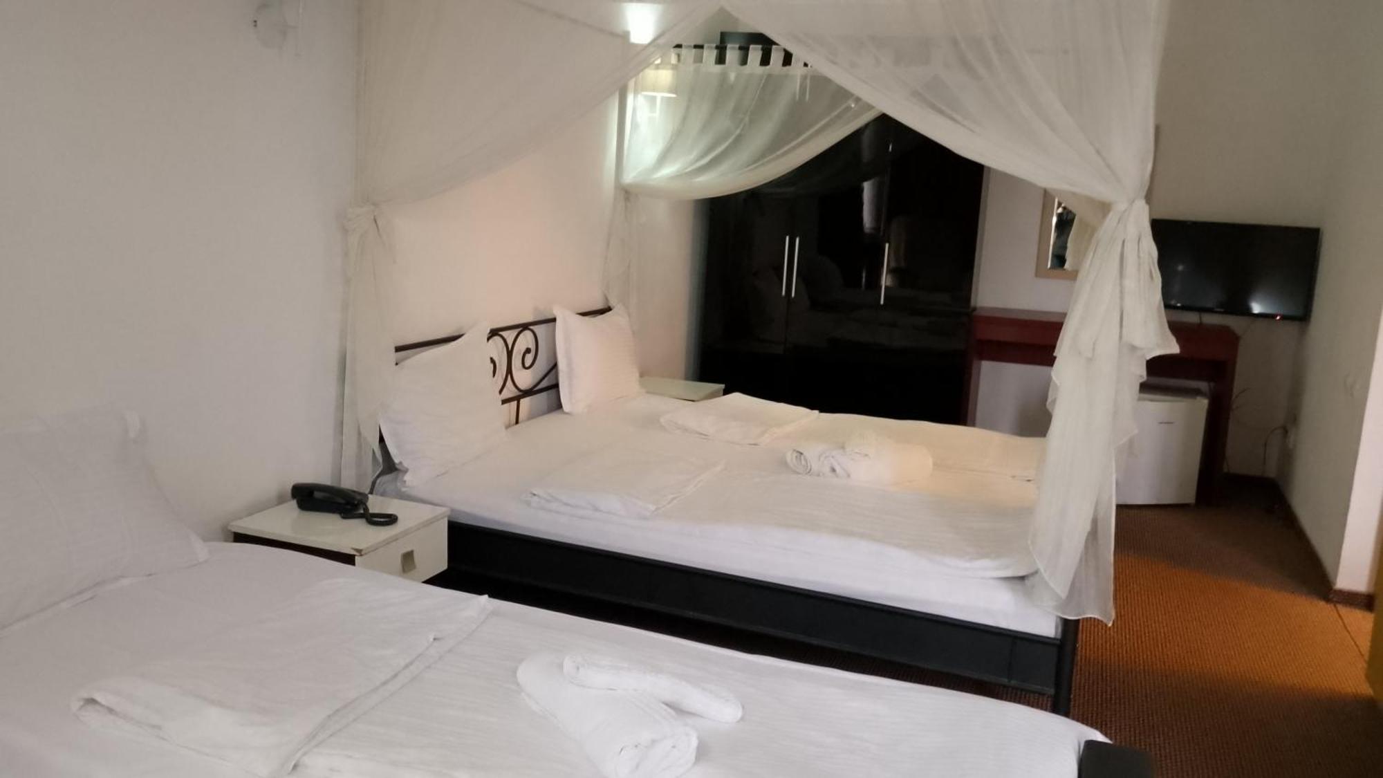 Rhc Royal Hotel ออราแด ภายนอก รูปภาพ