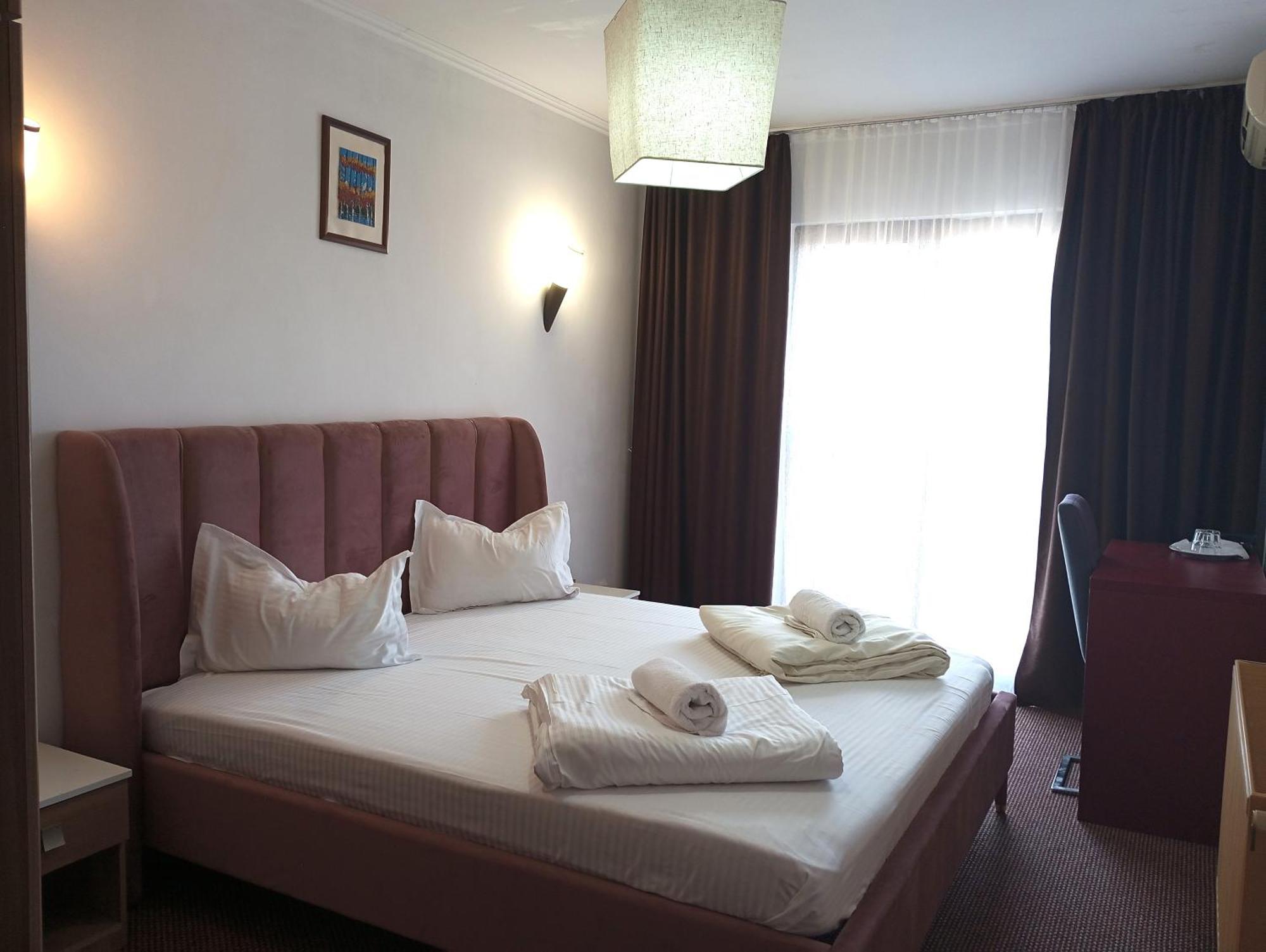 Rhc Royal Hotel ออราแด ภายนอก รูปภาพ